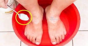 Kuru Sert Ve Catlamis Topuklar Ozellikle Ayakkabilarimizin Icinde Rahatsiz Etmektedir Karbonat Ile Ayaklar Foot Detox Soak Foot Detox Natural Detox Drinks