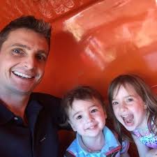 Elliot Shelton's Instagram, Twitter & Facebook