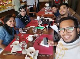 Ciamis — setiap bulan suci ramadan tiba, jalan pahlawan, yang pada bulan suci ramadan 1438 h ini, kawasan jalan pahlawa tersebut masih menjadi tempat favorit beragam menu takjil atau makanan sebagai menu berbuka puasa tersedia di kawasan jalan pahlawan ini. Berbuka Puasa Dan Menginap Di Philea Resort Spa Melaka Lovely Bee