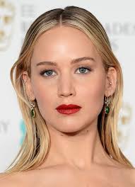 Jennifer Lawrence shows stunning makeup looks