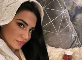C'est en effet au travers des épisodes de lmvsmonde4 qu'on a pu découvrir dans un premier temps leur explication. Milla Jasmine Amoureuse Elle Enchaine Les Declarations Pour Son Cheri