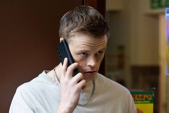 EastEnders' Oscar Branning gets close to unlikely resident - leaving Lauren  in shock - The Mirror