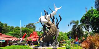 :batabig :rate5 :recsel kali ini ane akan sharing sedikit informasi mengenai tugu dan patung yang ada di tanah kelahiran ane, lampung. Visiting 10 November Museum In Surabaya