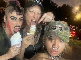 Feeling unbearable heartbreak by the sudden loss of Láwû Makuriye'nte //  Mango @eo.biont @mirroredfatality . Saw someone write that Láwû embodied  radical love and this resonates deeply to our core. A seer,