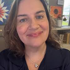 I am looking for an extremely detailed landscaper to redo some flower beds  (weed barrier, mulch, fill dirt to raise beds some) redo the edging,etc. I  have all the materials and plants