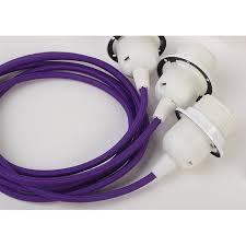 I lampadari a sospensione sono perfetti per illuminare ogni angolo della casa. Sospensione A Tre Sfere E Cavo Tessile Viola