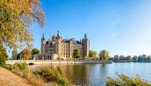Zuarina was founded as a slavic fortress in the 10th or 11th century. Hotel Plaza Schwerin Buchen Reisenaktuell Com