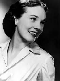 How lovely she is. Julie Andrews🤗🤗