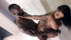 INSTAGRAM MODEL GETS POUNDED OUT IN HOTEL BATHROOM - XNXX.COM