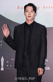 오늘은 장기용에 대해서 알아보는 시간을 가져보려고 하는데 장기용 프로필 나이 과거 고향 성형 집안 학력 몸매 여자친구 인스타 키 등 다양한 정보들을 살펴보도록 하겠습니다. ìž¥ê¸°ìš© ë‚¨ìž ë°°ìš° ì—°ì˜ˆì¸ Korean Actors Actors Young
