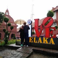 Stadthuys dapat dengan mudah ditemukan karena letaknya tepat di samping gereja kristus. Melaka Bangunan Merah Bersejarah Lugar Historico