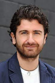 He is an actor and writer, known for il principe abusivo (2013), welcome to the south (2010) and ti lascio perché ti amo troppo (2006). Alessandro Siani Movies Age Biography