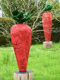 Über den ganzen park verteilt finden besucher*innen verschiedene installationen, kunstwerke und architekturen, die sowohl zeugnisse. Kunst Im Garten Pristin Skulpturenausstellung Fun Wird Am 5 Juni Eroffnet Deister Echo
