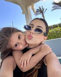 9 Mother/daughter photography ideas to save today