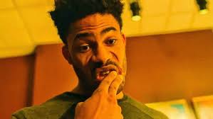 Black Lightning 4x10 Painkiller robs a safe with money. Fight with security  guards