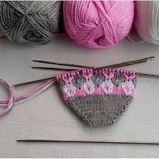 Instagram Da Orgu Bebek Yatagi Ve Kozmetik Havalar Soguk Ayaklarimizi Sicak Tutmak Lazim Suzan Hobi Orguyedairhe 2020 Orgu Patikler Bebek Yatagi