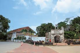 Menteri besar merupakan gelaran bagi ketua eksekutif kerajaan negeri di malaysia yang mempunyai raja atau sultan iaitu perlis, johor, kedah. Local Attractions The Pines Melaka