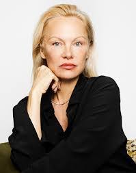 Lucy Roach's Instagram, Twitter & Facebook