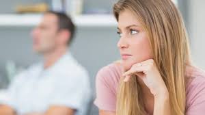 6 Tanda Perempuan Terlalu Bergantung Pada Pasangan