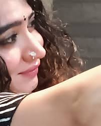 Nine nights, sheer happiness & endless blessings!” 🌈♥️ 💫 . . . Ps:- Also  mumma takes the best close-ups !🫣