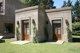 Moldura ornamental prefabricada con poliestinero expandido de alta densidad estabilizado cortado con maquina de alta precisión y recubierta de un mortero polimérico.2 metros de longitud. Aberturas Molduras Casas Fachada De Casas Mexicanas Casas Estilo Campo