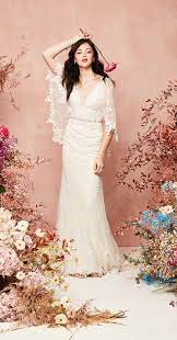 6 Best Places To Buy Wedding Dresses And Jewelry Belle The Magazine In 2021 Lace Bridal Gown Buy Wedding Dress Lace Weddings