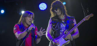 He also has his own solo band. El Telegrafo Rata Blanca Celebro Sus Mas De Tres Decadas De Rock Con Pocos Clasicos Y Junto A Kraken