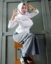 Cewek berjilbab pakai baju ketat. 49 Sekol Ideas Fesyen Fesyen Hijab Fesyen Wanita