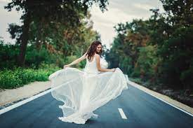 Als professionsale onlie shop für brautkleider verkaufen wir alle kleider mit top qualität und günstigem preis. Brautkleider Von Jarice Moderne Brautmode Aus Belgien