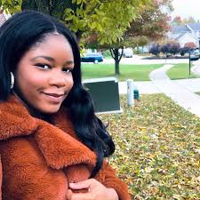 Danielle Randall's Instagram, Twitter & Facebook