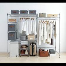 洋服収納の達人から学ぶ ワードローブを使ったお洒落な収納術 folk クローゼット 収納 メタルラック 収納 インテリア 収納