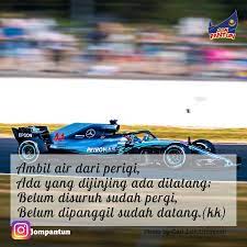 Memang saat itu aku sedang membersihkan motor, melap motor adalah wah pergi satu datang lagi satu, sungguh luar biasa. Facebook