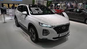 The high center console's soft leather surface offers the comfort of an armchair, while the. Hyundai Santa Fe 2019 First Look Exterior Interior Trunk Space 2 2 Crdi 200 Ps 4wd Youtube