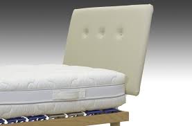 Ecco un esempio di testata imbottita nella misura matrimoniale: Testiera Imbottita Per Letto 1 Piazza E Mezzo Con Bottoni Decorativi Vari Colori Ebay