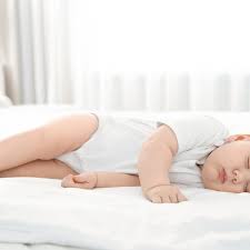 Tapi, bagaimana posisi untuk tidur jika ada ada penyakit tertentu? Ibu Dan Ayah Begini Posisi Tidur Bayi Yang Benar