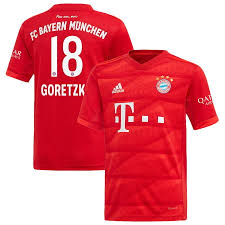 16 stycznia 2013 roku podpisał kontrakt z bayernem monachium, gdzie pracę rozpoczął 1 lipca 2013 roku. 18 Leon Goretzka Bayern Munich 2019 20 Domowa Pilkarskie Koszulka Red Koszulka2020