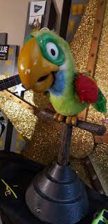 Someone on Facebook bought the bird who sits next to Chuck E. Cheese on the  Studio C stage. Currently doesn't work, but he's trying to restore him. :  r/Animatronics