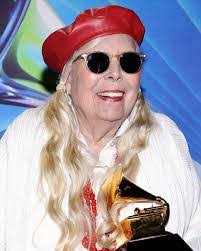 Cindy Hills's Instagram, Twitter & Facebook