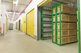 Selfstorage Lagerraum Mieten Bei Lagerbox Neukolln Sicher Sauber Und Trocken Lagerbox Lagerraum Lager