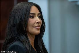 LOL !!!! Kim se pisse dessus parce que Getty n'a pas filtré les photos de  la Maison Blanche ! : r/KUWTKsnark