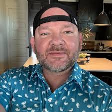 I want to thank the fans, venues, promoters, radio stations, my beautiful  family, my friends, and my team for a great 2022! We have had a wonderful  time playing music for you