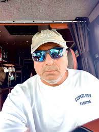 Robin Stucker's Instagram, Twitter & Facebook