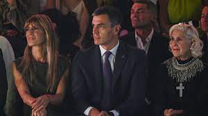 Pedro Sánchez es abucheado en su visita sorpresa a la Madrid Fashion Week:  «¡Traidor!