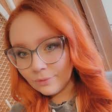 Desiree🌸 (@desireenbow)