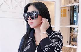 Kumpulan berita syahrini terbaru hari. Syahrini Pakai Anting Mutiara Seharga 8 Juta Netizen Termasuk Murah Ya Okezone Lifestyle