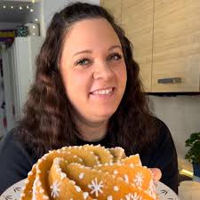 Rotkohlsuppe 😋🎄 Die perfekte Vorspeise für euer Weihnachtsmenü!  📝Zutaten: (für 4 Portionen) ▫️50g Butter ▫️2 Schalotten ▫️1 Apfel ▫️800g  Rotkohl ▫️400g Kartoffeln, vorwiegend festkochend ▫️1 Schuss Rotwein ▫️1  Schuss Balsamico ▫️1,4l ...