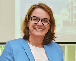 Konjunktur Branchenreport Erfolgsgeschichte Schwung eingebüßt Fahrzeugbau  Fünf Jahre Center Parcs www.saarland.ihk.de Einzelh