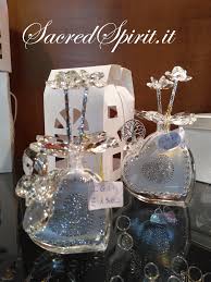 Adatta a qualsiasi cerimonia, anche nozze di diamante. Bomboniere Profumatore Cristallo Profumatore Swarovski Farfalla Cuore Bomboniere Diffusore Profumatore Swarovski Bomboniere Profumatore Cuore Anniversario Promessa Compleanno Cresima Laurea Comunione Nascita Battesimo Sacchetto Confetti