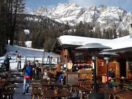 He is the recipient of a golden globe award, and has received nominations for a grammy award and two british. Col Taron Cortina D Ampezzo Restaurant Bewertungen Telefonnummer Fotos Tripadvisor