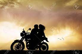 Pareja Besandose En La Moto Fotos Retratos Imagenes Y Fotografia De Archivo Libres De Derecho Image 48222559